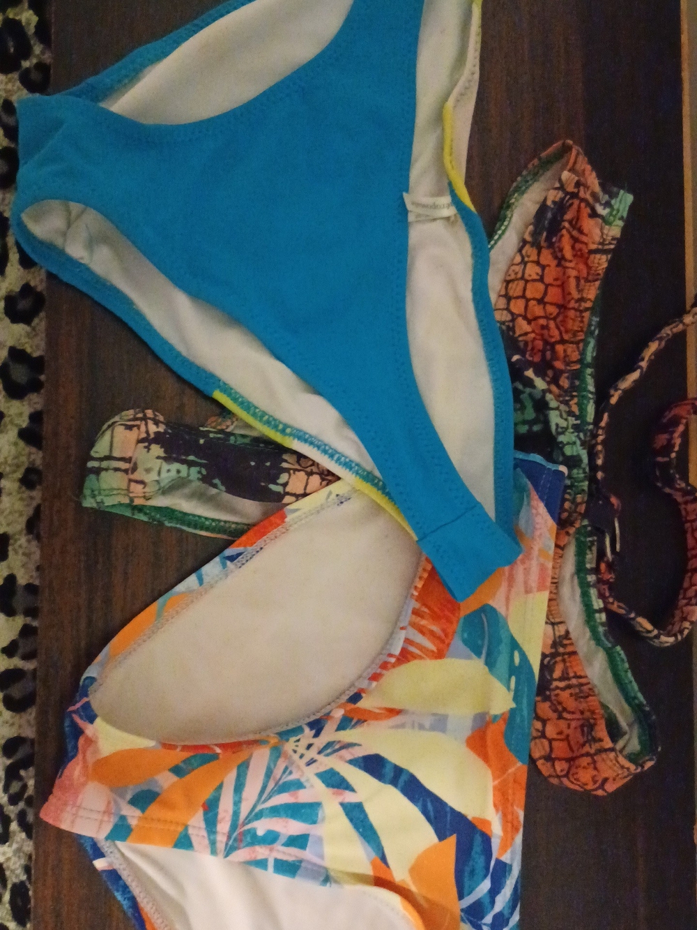 Swimsuit Bottoms & 1 Bikini Top